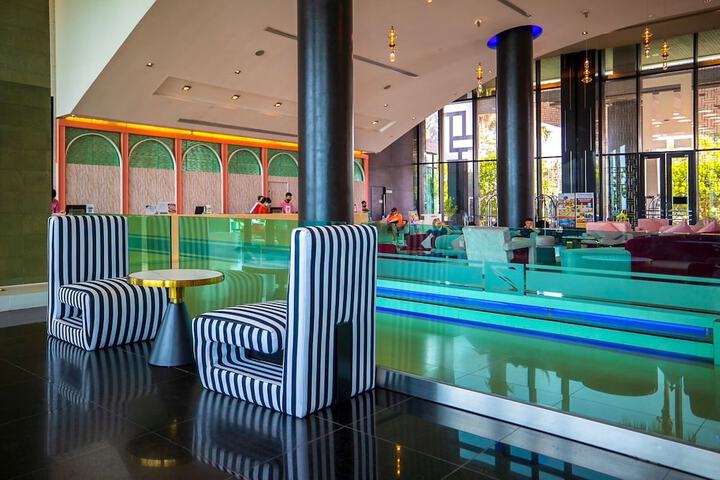 Entrance & Lobby