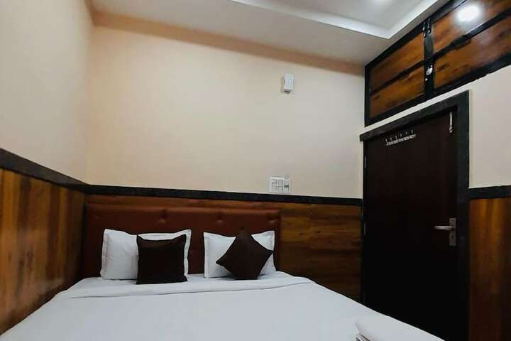 Room 10 of 29