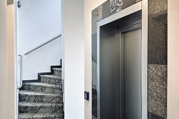 Entrance & Lobby