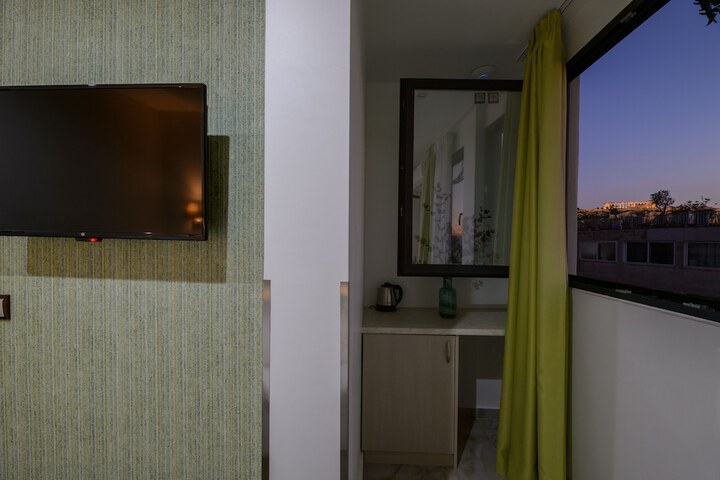 Room 28 of 120