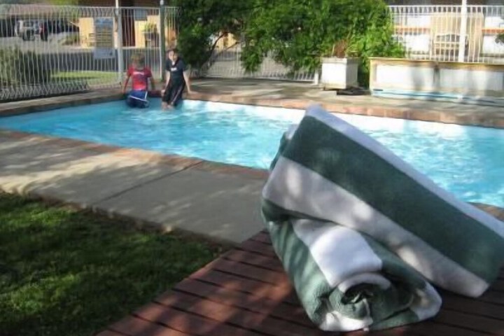 Pool 24 of 37