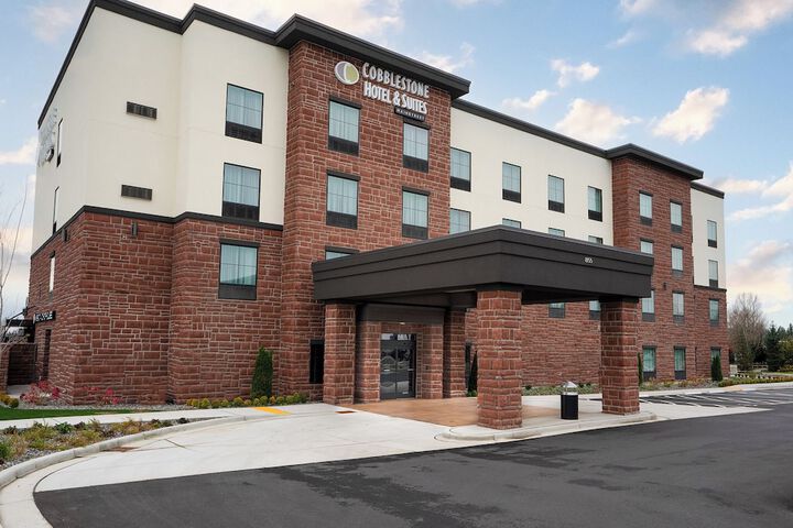 Cobblestone Hotel &  Suites - Lynden in Lynden, WA