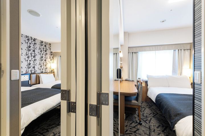Room 9 of 50