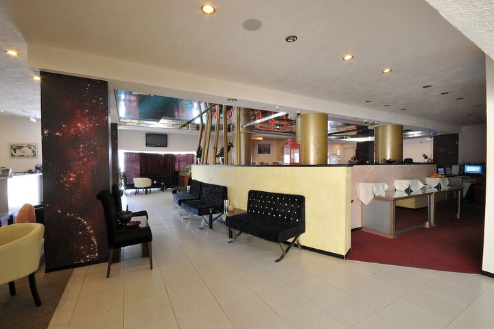 Guest Lobby
