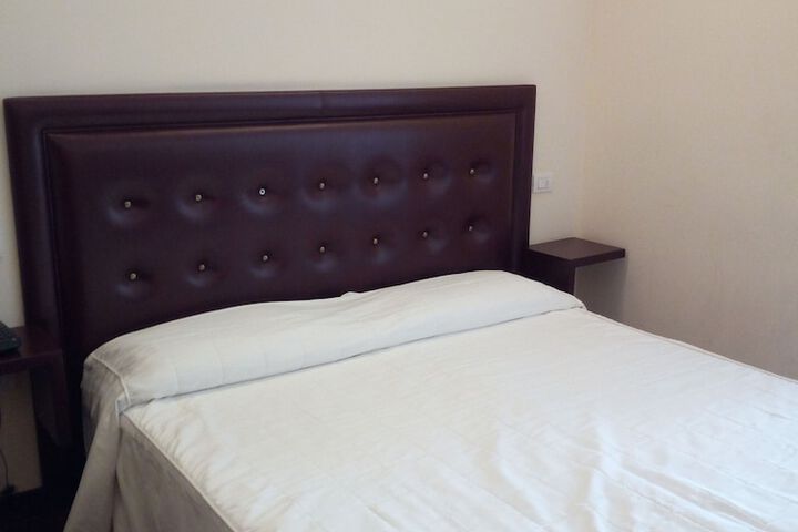 Room 9 of 50