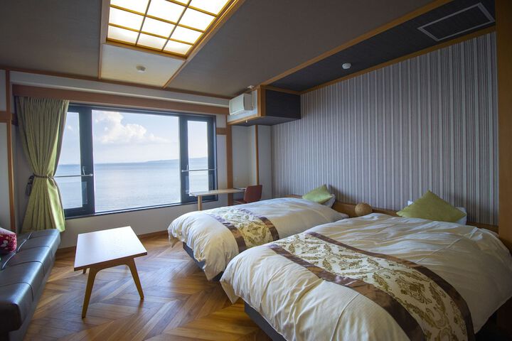 Room 12 of 34