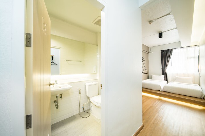 Room 15 of 96