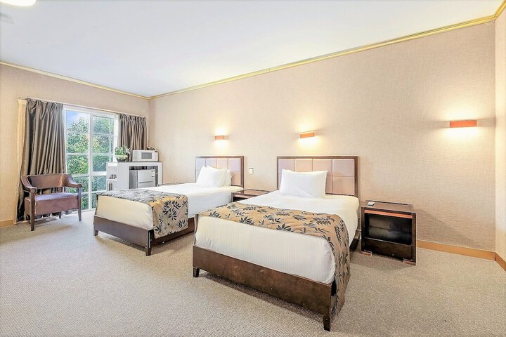 Room 5 of 40