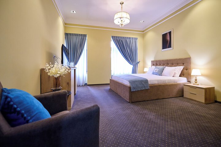 Room 17 of 35