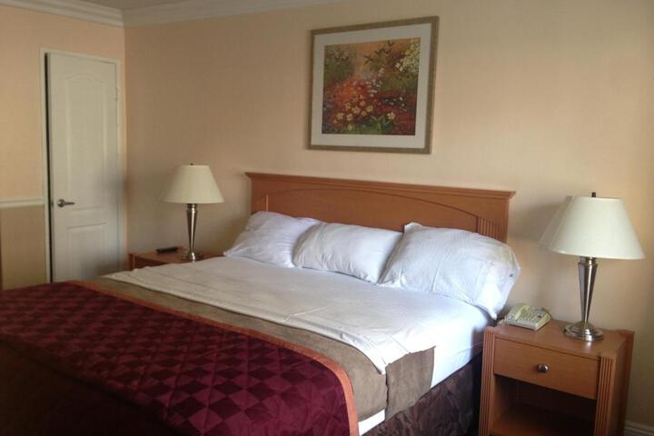 1 King Bed (2 of 11)