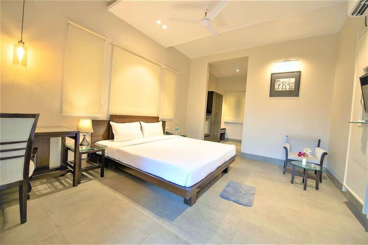 Room 4 of 24
