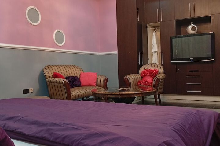 Room 4 of 17