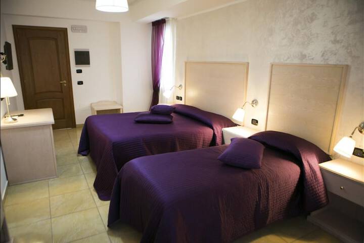 Room 5 of 32