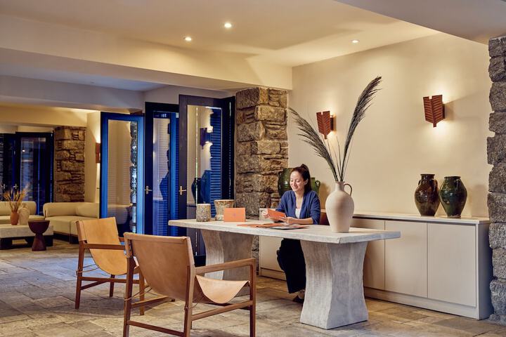 Concierge desk