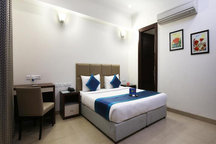 FabHotel Huda Metro Station