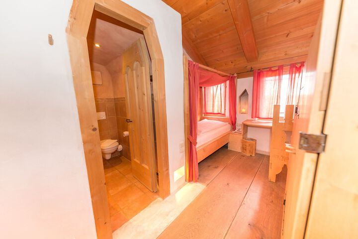 Room 10 of 46