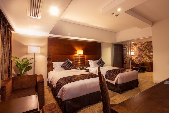 Room 28 of 72