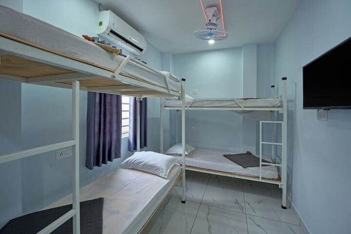 Room 10 of 25