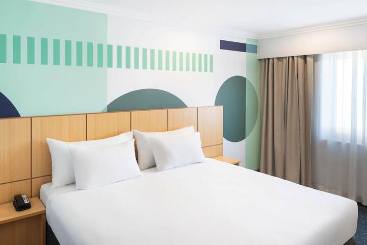Room 8 of 105