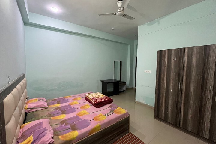 Room 7 of 10