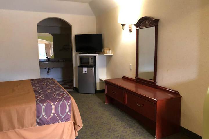 Room 7 of 11