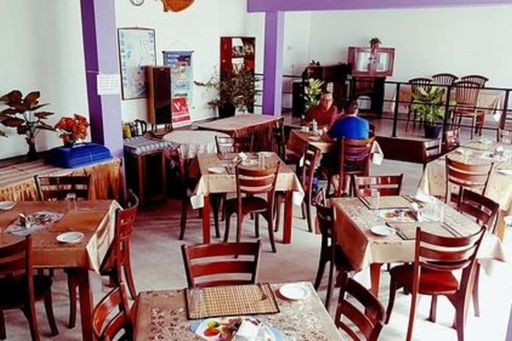 Dining 36 of 74
