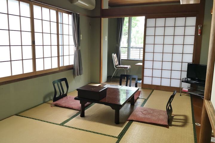 Room 10 of 35
