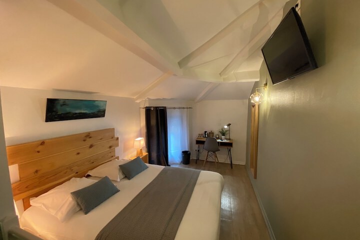 Room 45 of 76