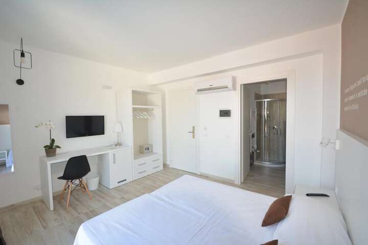 Room 13 of 53