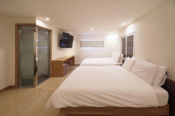 Room 6 of 44