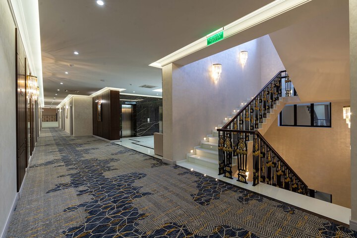 Ballroom/Hall 92 of 114
