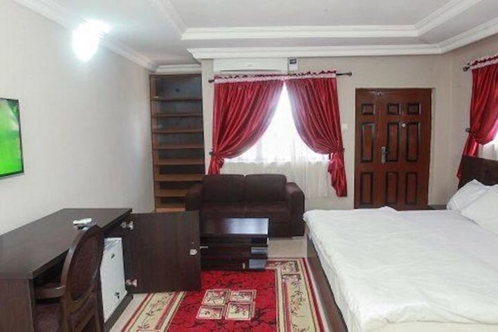 Room 14 of 33