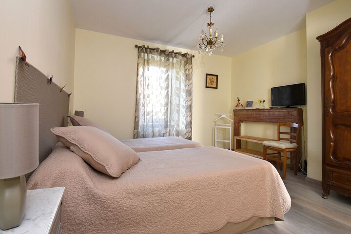Room 7 of 15
