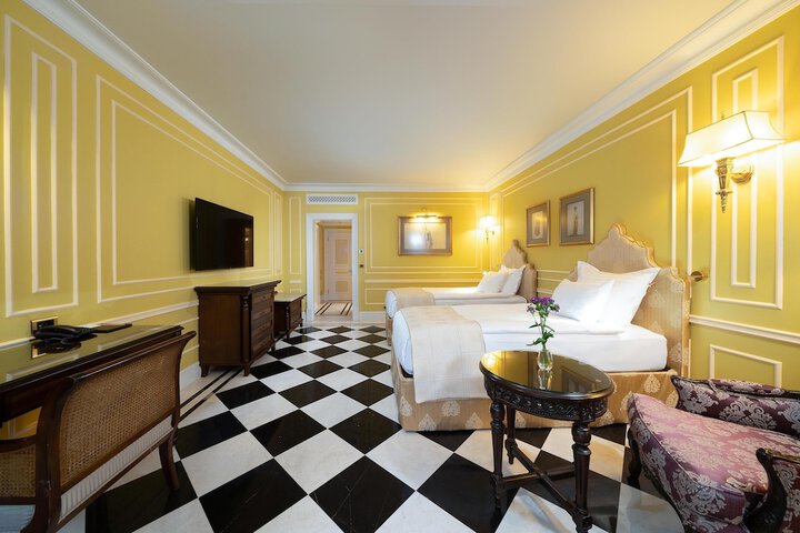 Room 32 of 186