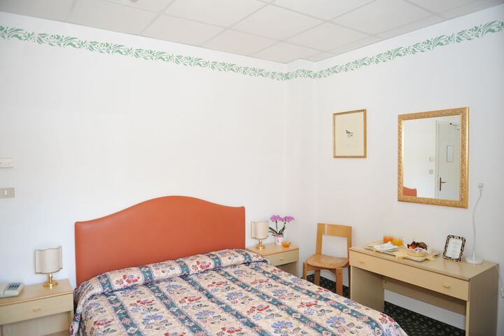 Room 8 of 37