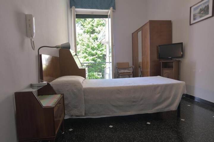 Room 2 of 40