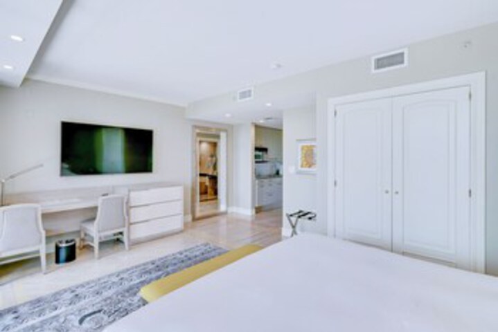 Room 157 of 318