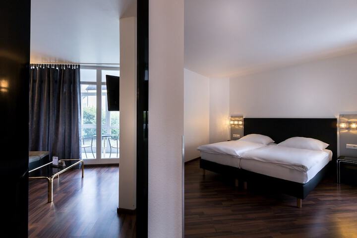 Room 21 of 33