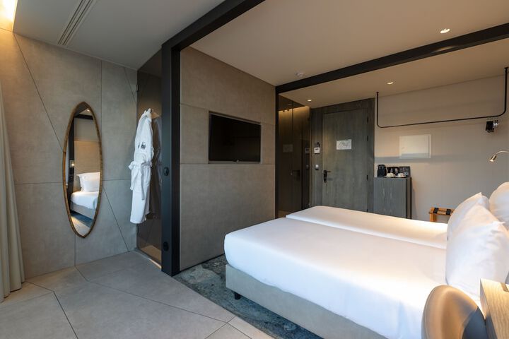 Room 13 of 51