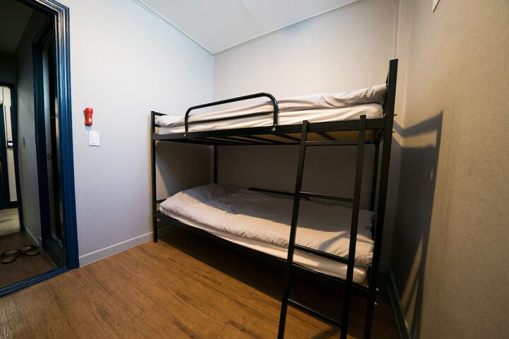 Room 27 of 62
