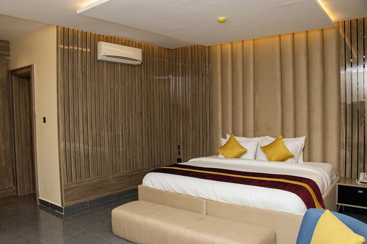 Room 16 of 46