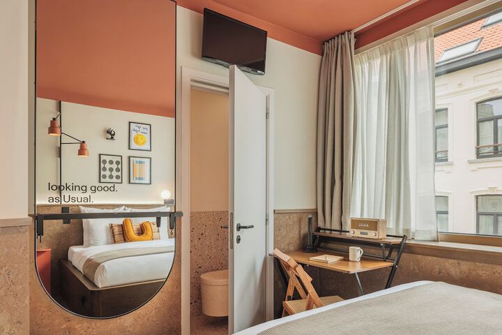 Room 7 of 48