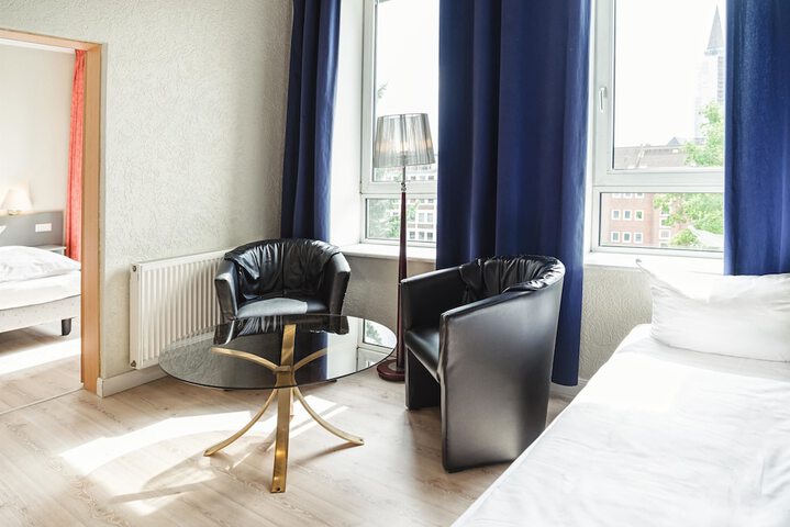 Room 10 of 32