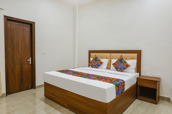Room 10 of 30