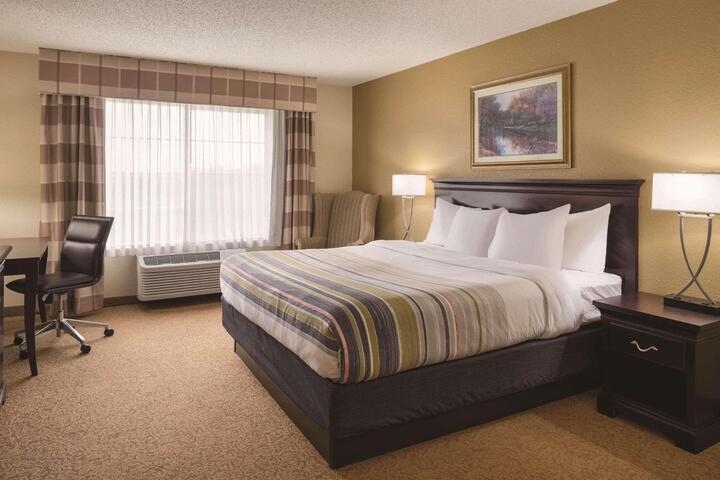 1 King Bed (8 of 13)