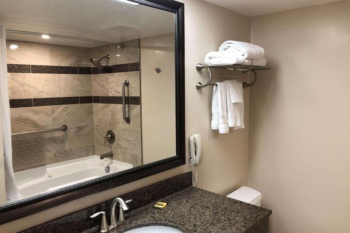 1 King Bed Refrigerator Sofa Bed High Speed Internet Accessible Coffee Maker, Hairdryer (49 of 65)