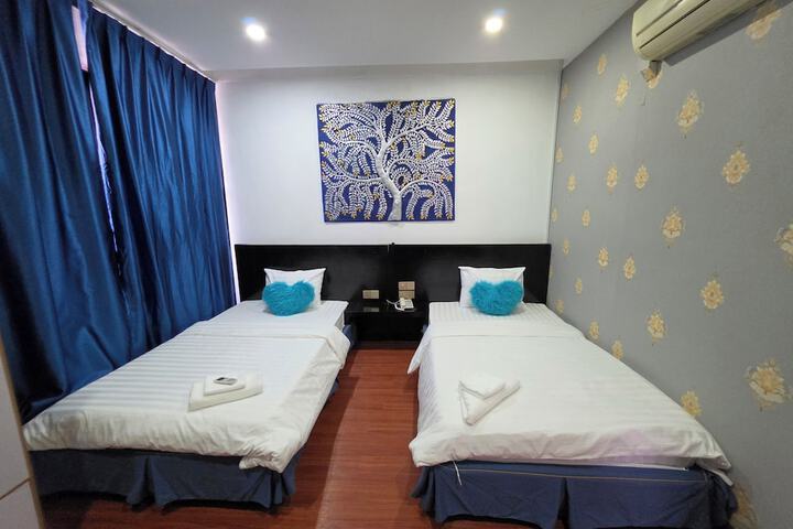 Room 11 of 22