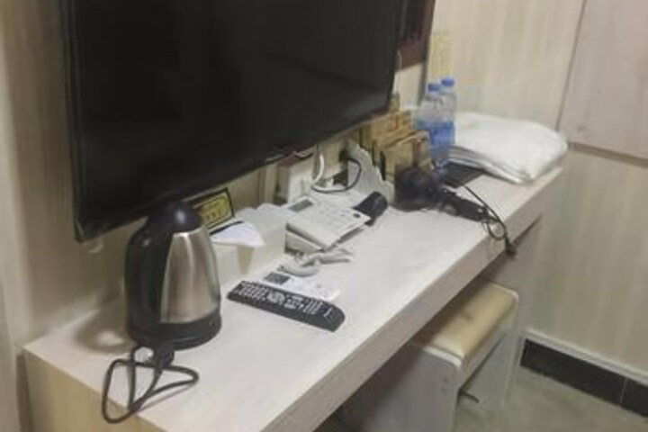 Room 5 of 6
