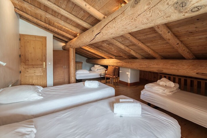 Room 8 of 43