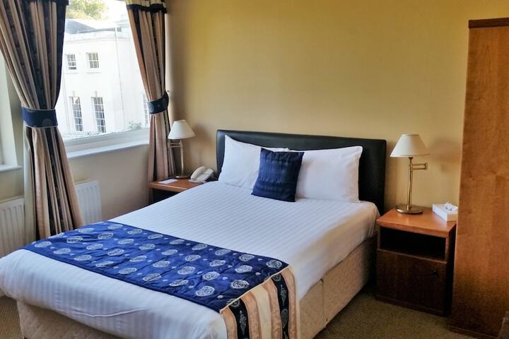 Room 4 of 36